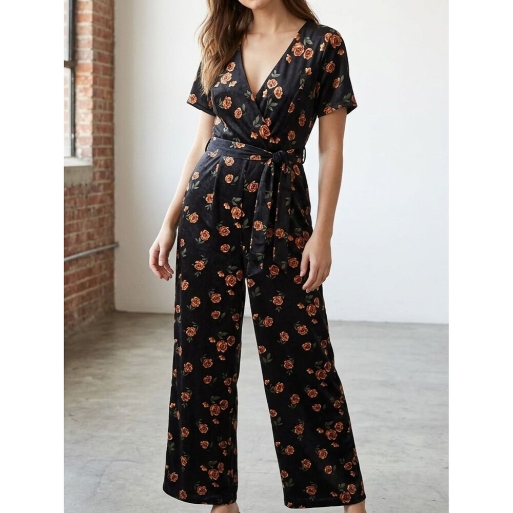 Xhilaration Black Floral Wide Leg Jumpsuit Surplice Short Sleeve Medium